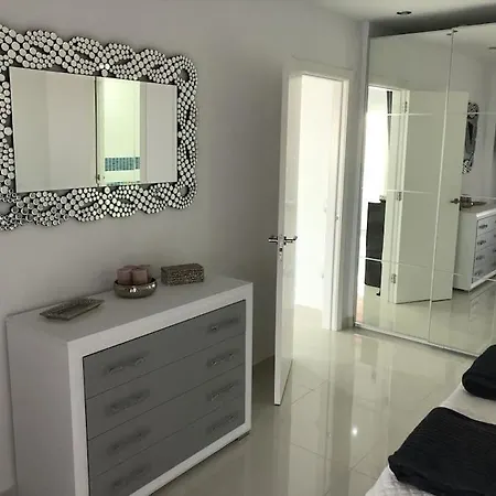 Apartment Con Impresionantes Vistas Y Piscina