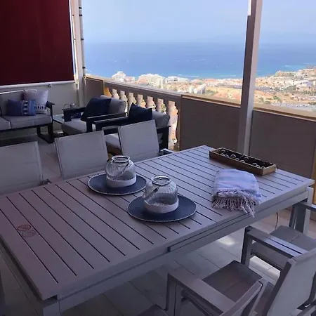 Con Impresionantes Vistas Y Piscina Apartment