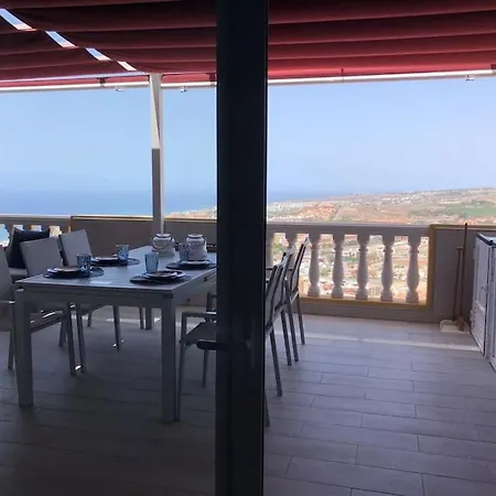Con Impresionantes Vistas Y Piscina Apartment