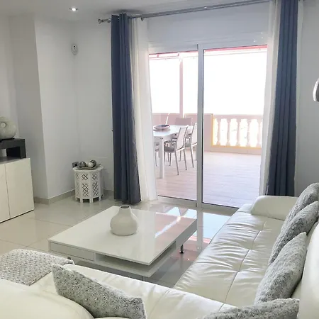 Con Impresionantes Vistas Y Piscina Apartman