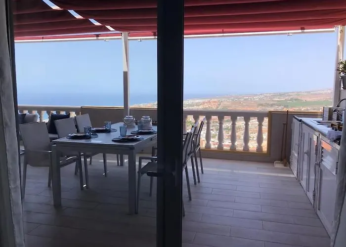 Con Impresionantes Vistas Y Piscina Apartment